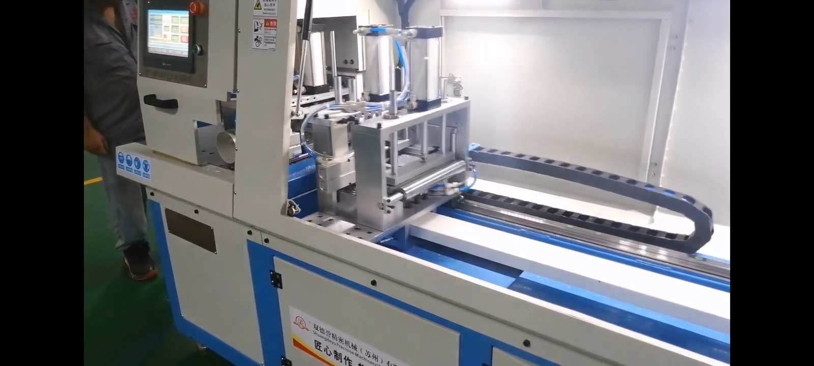 型材切割機(jī)進(jìn)刀動(dòng)力油氣混合、液壓站方式不如伺服電推【揭秘】