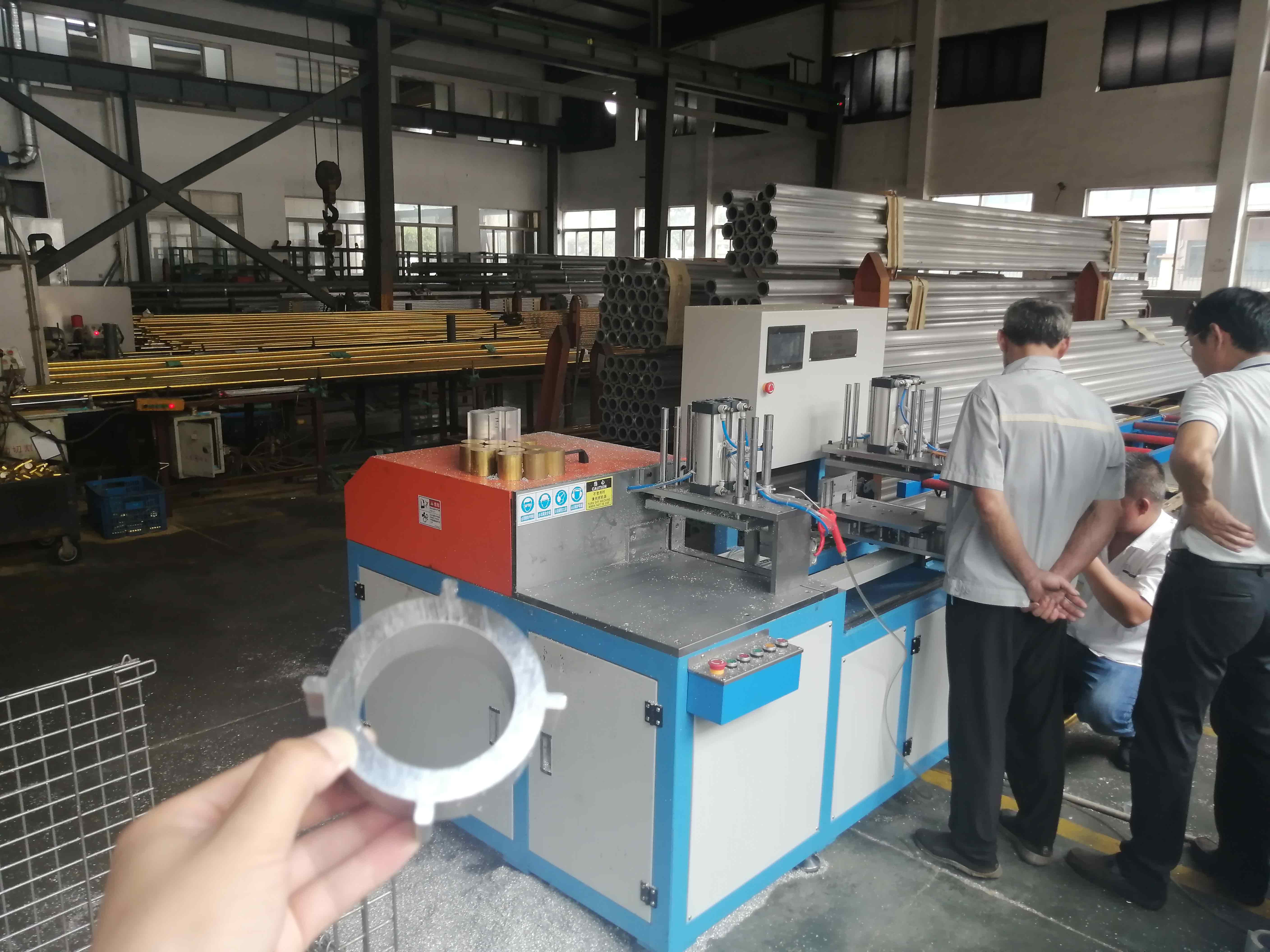 SDY-Q300銅棒下料機(jī)客戶(hù)現(xiàn)場(chǎng)