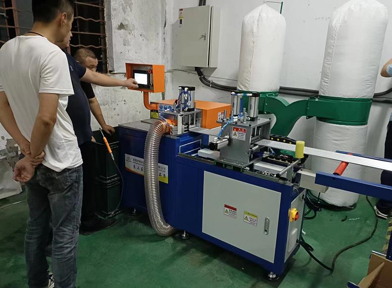 【蘇州】全自動(dòng)切鋁機(jī)SDY-Q350上午咨詢，晚上抵達(dá)客戶車間投入工作